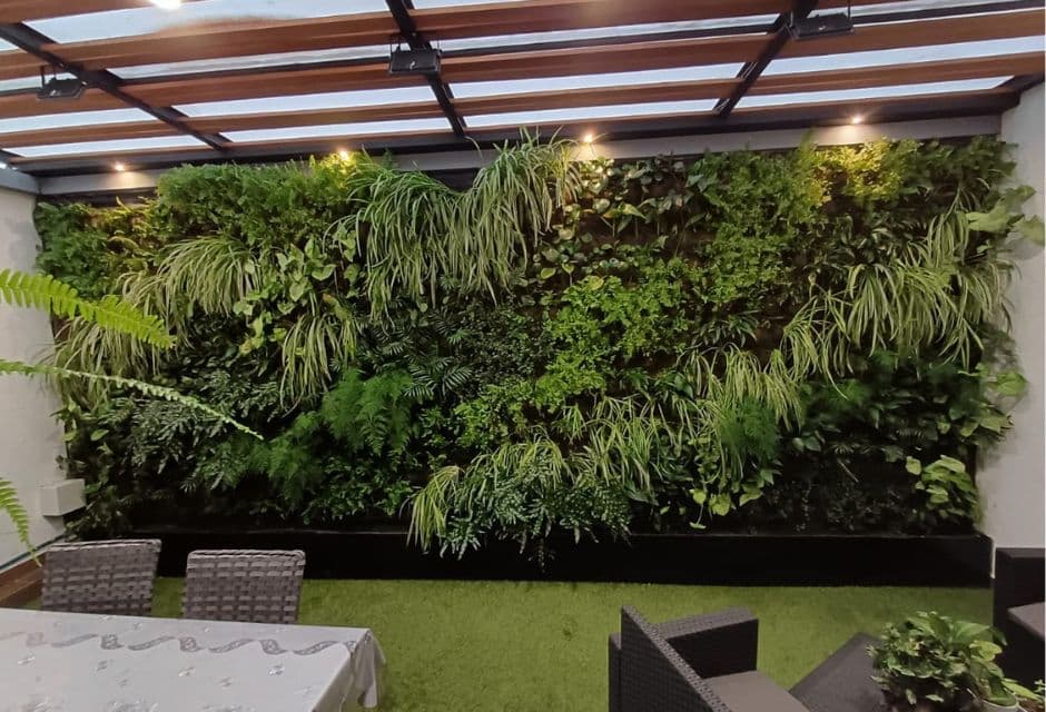 Jardin Vertical en terraza con iluminación